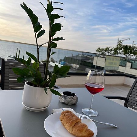 Perla Luxury Apartment - Private Patio & Parking Вльора Екстер'єр фото