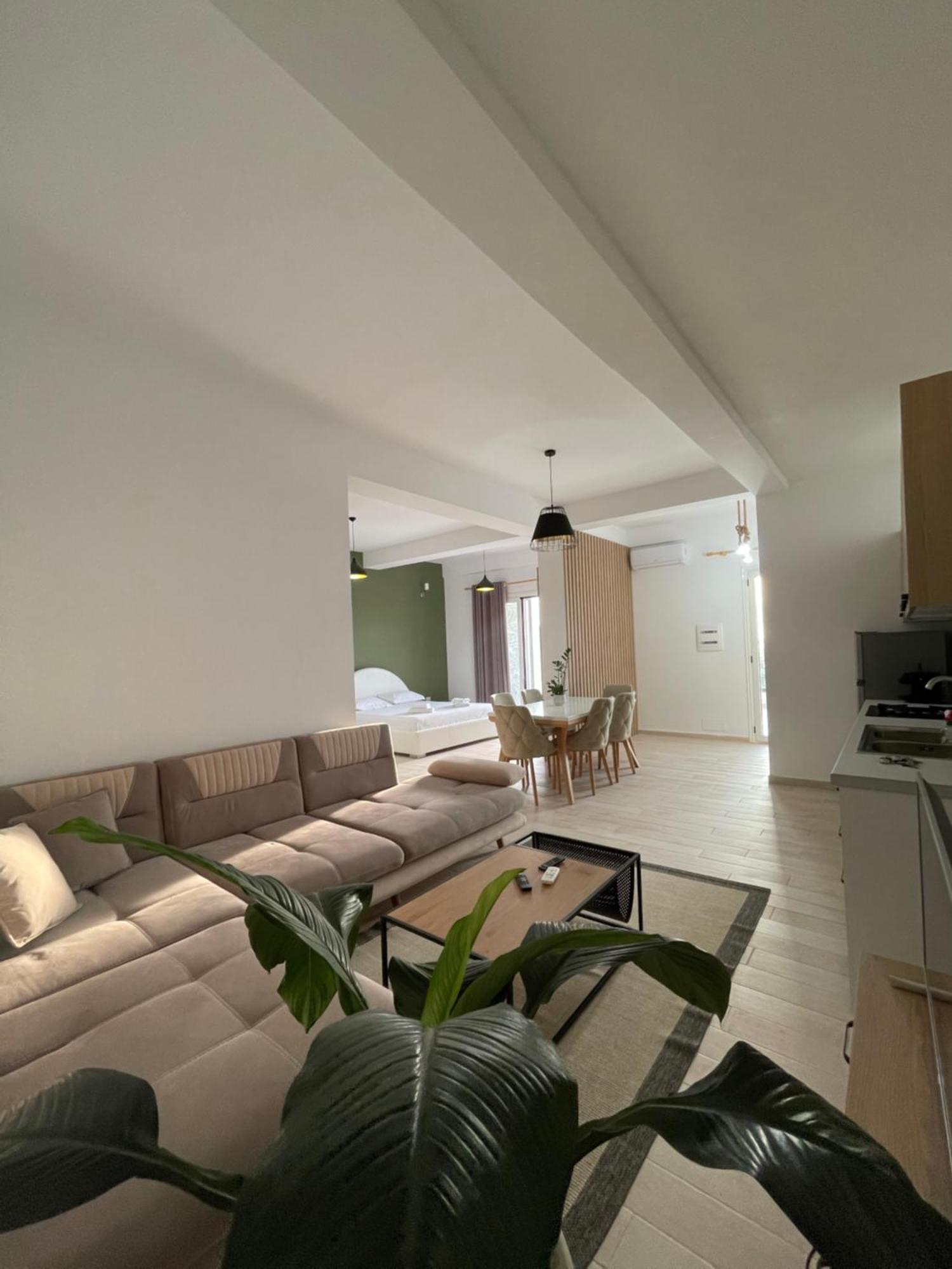 Perla Luxury Apartment - Private Patio & Parking Вльора Екстер'єр фото