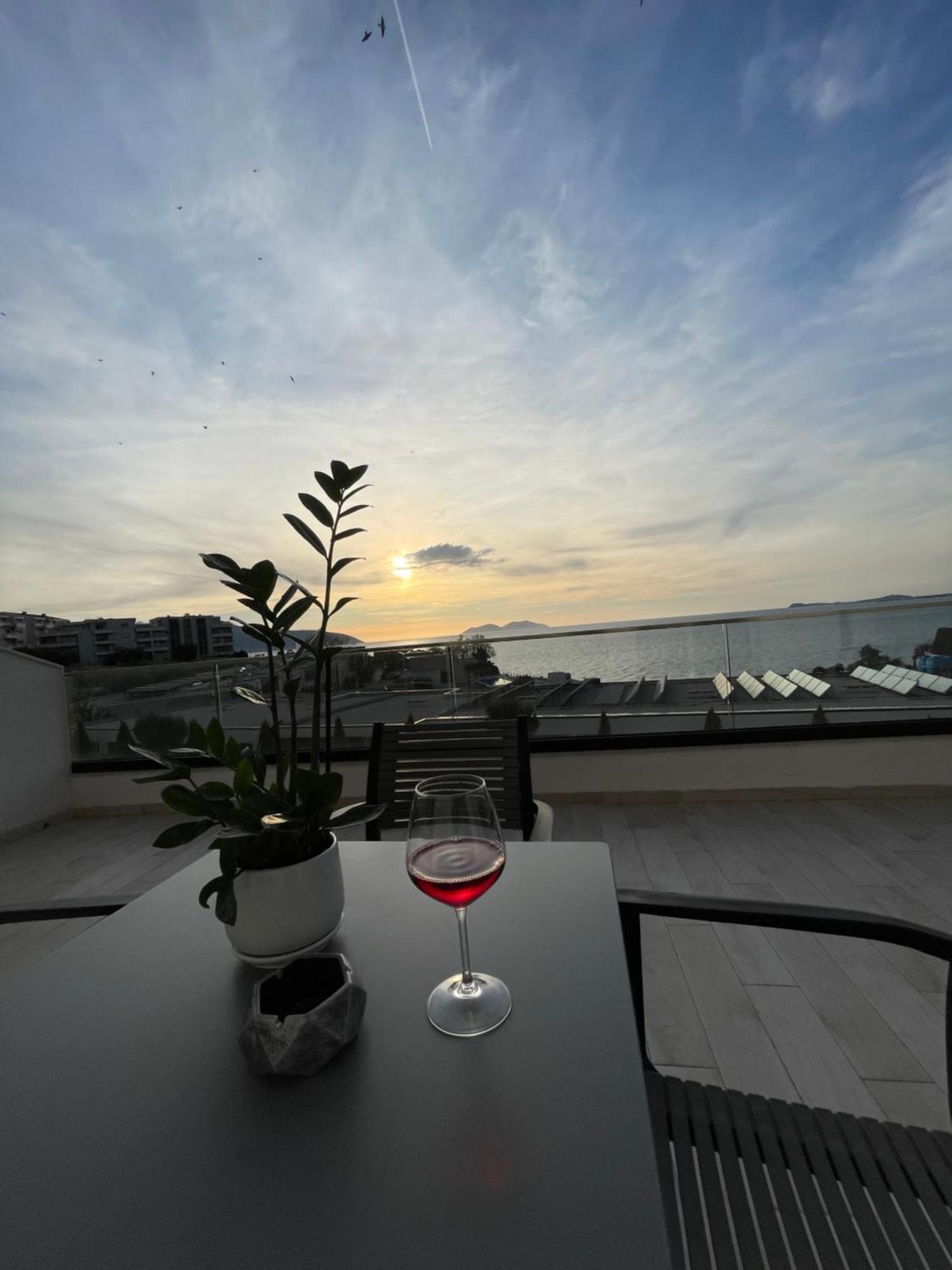 Perla Luxury Apartment - Private Patio & Parking Вльора Екстер'єр фото