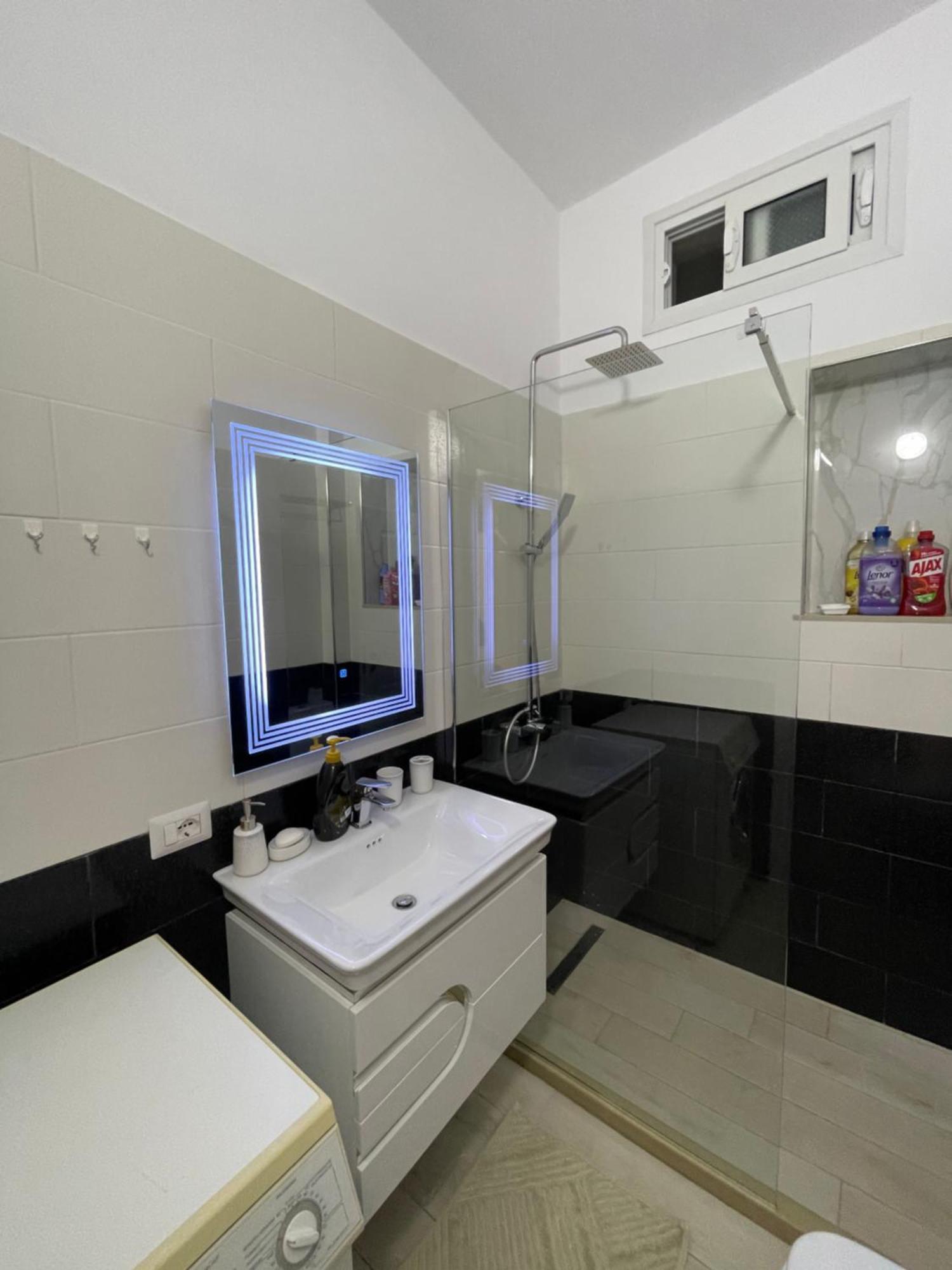 Perla Luxury Apartment - Private Patio & Parking Вльора Екстер'єр фото