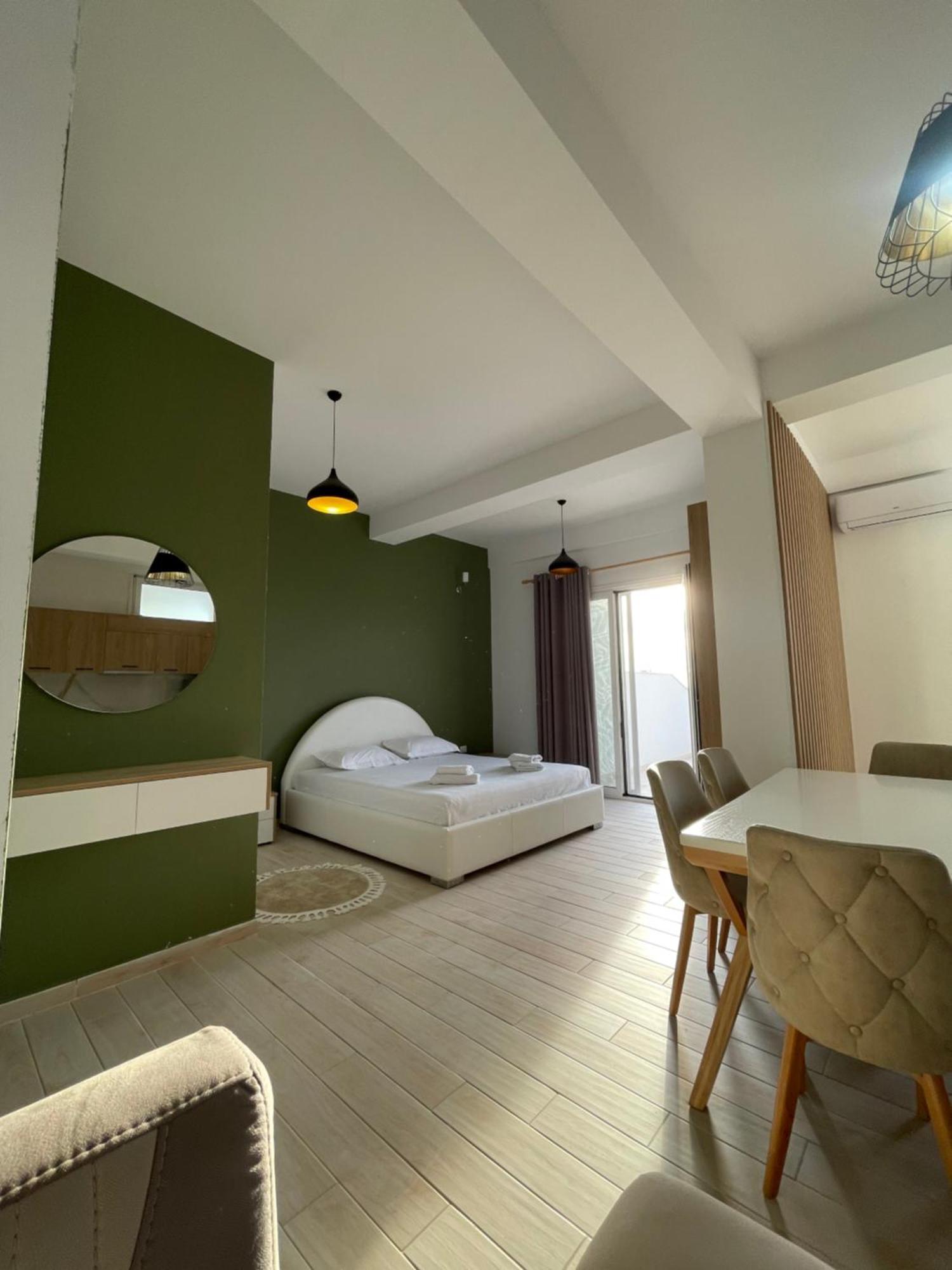 Perla Luxury Apartment - Private Patio & Parking Вльора Екстер'єр фото